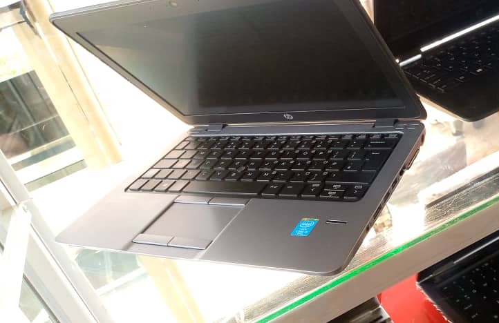 Hp EliteBook 820 G2 03