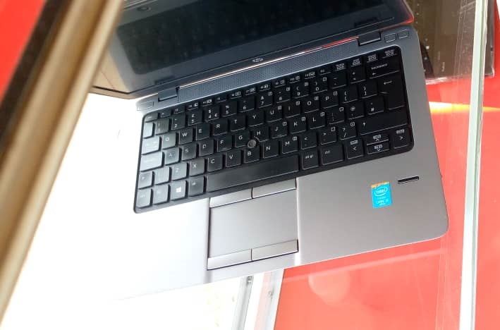 Hp EliteBook 820 G2 04
